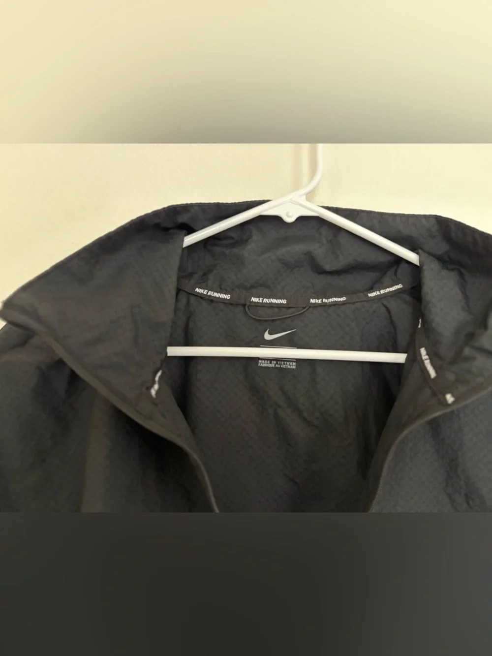 Nike Windbreaker - Picture 3 of 4